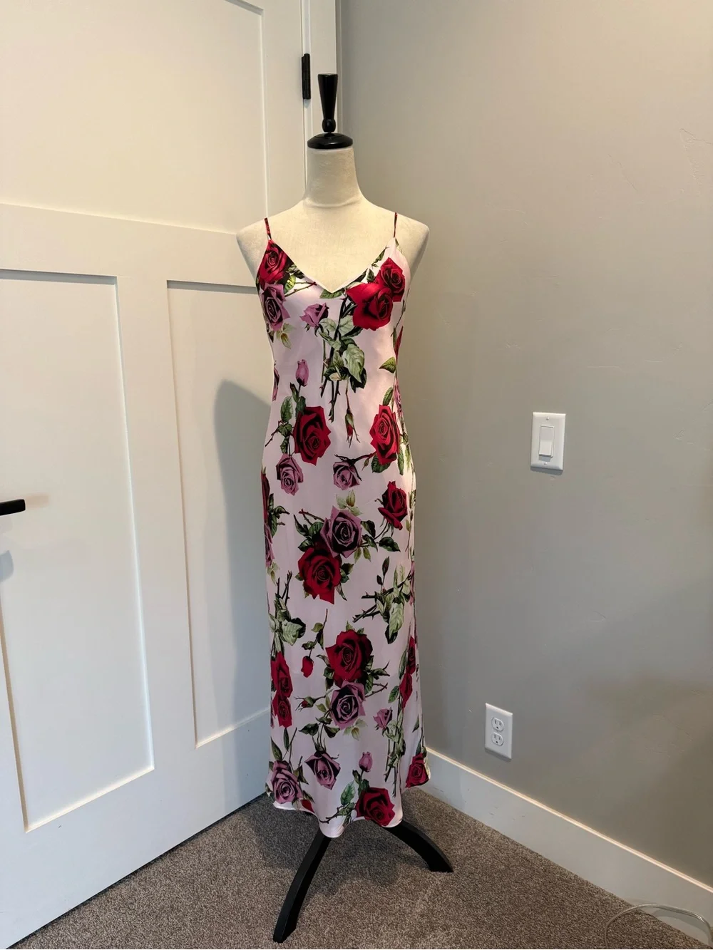 L'AGENCE Seridie silk slip dress. Pink Floral Slip Midi Dress with Rose Print